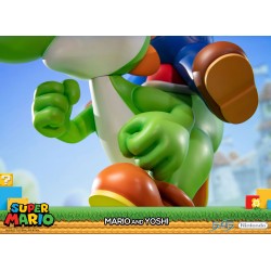 Collector Statue - Super Mario - Mario & Yoshi