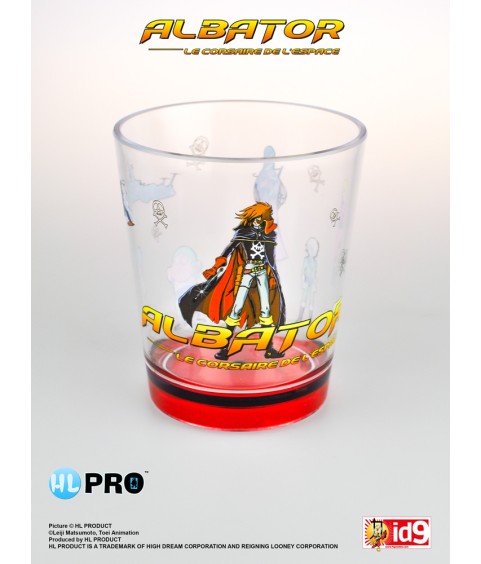 Glas - Die Abenteuer des fantastischen Weltraumpiraten Captain Harlock - Harlock stehend